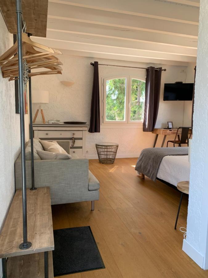 Les De L'arestel Bed & Breakfast Ares