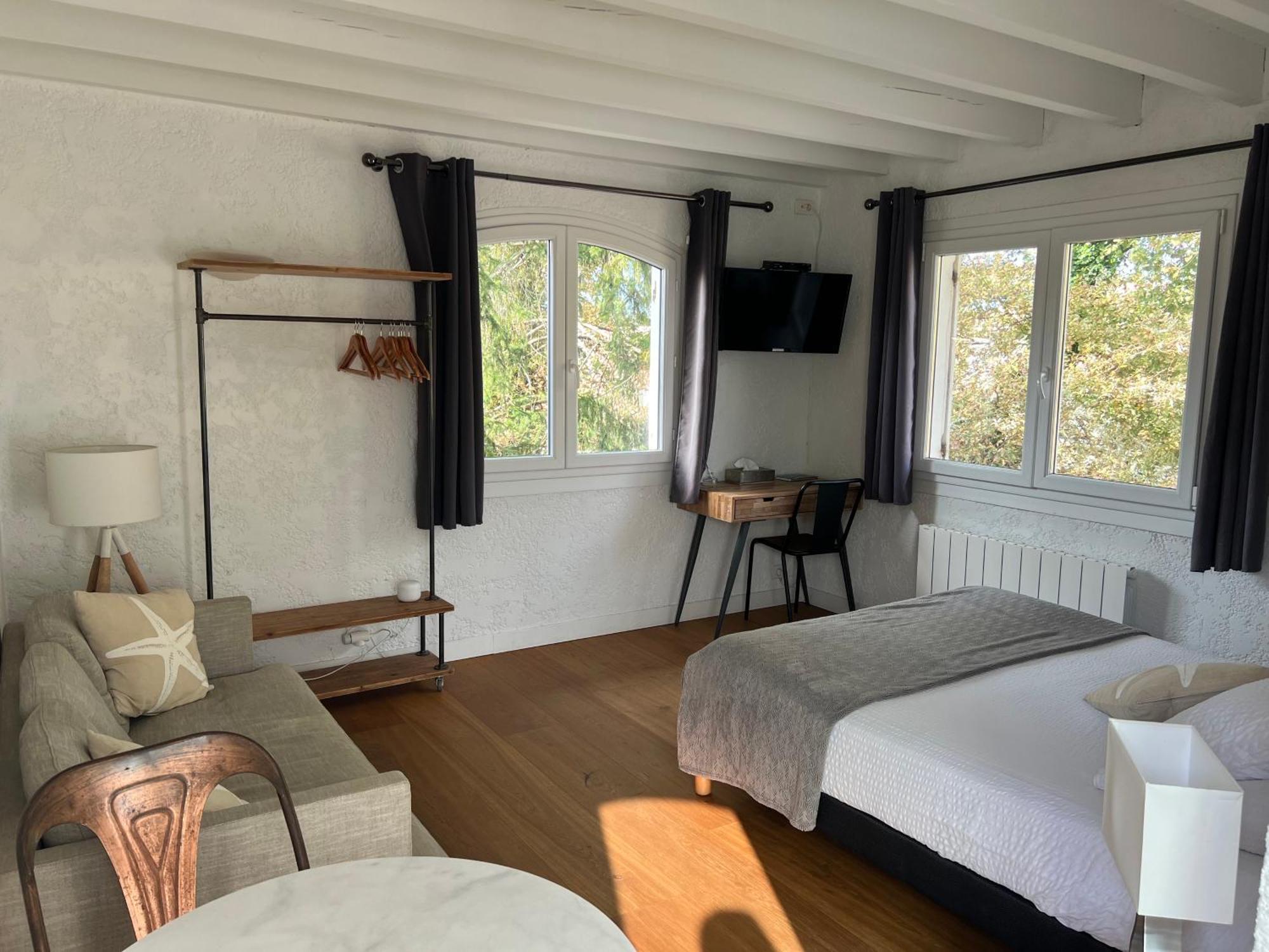 Les De L'arestel Bed & Breakfast